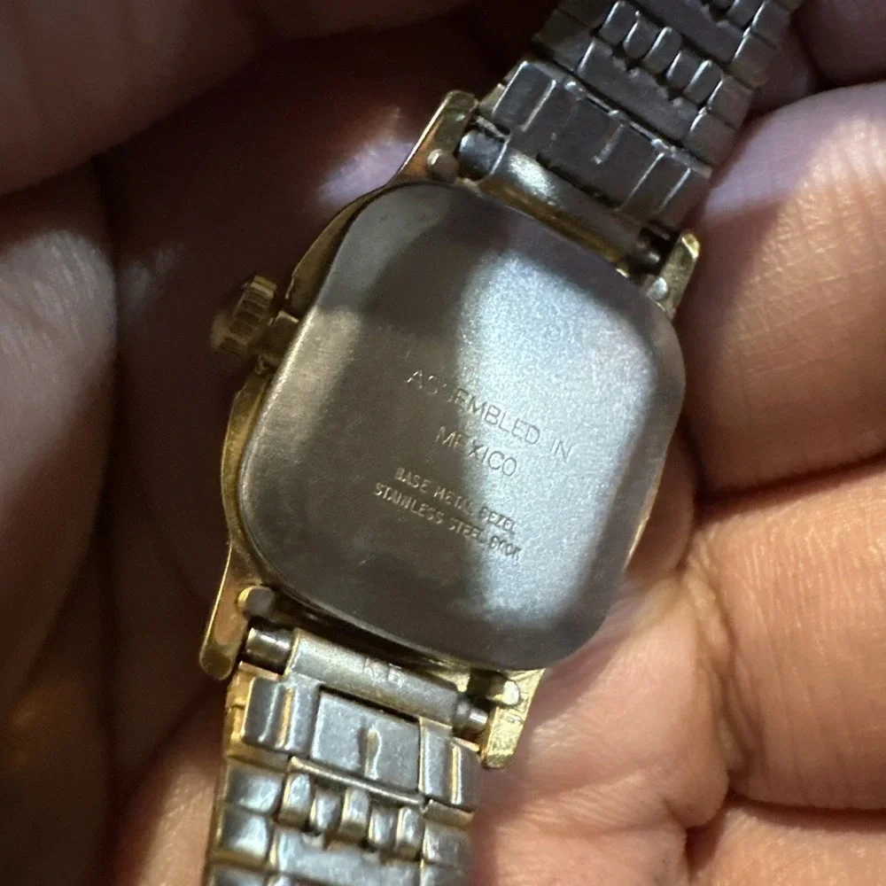 Working Vintage 1970s Timex Ladies Gold Tone Cushion Manual Wind Watch 22mm 6in